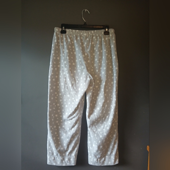 SIZE AND BRAND UNKNOWN WOMENS PAJAMA BUTTON VERY SOFT AND COMFY(XL) - Picture 2 of 2